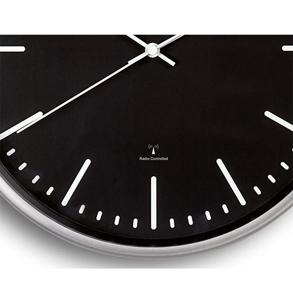 Maul MAULfly horloge murale radiocommandée en aluminium avec cadran noir (Ø 30,5 cm) - gris argenté 9063490 402518 - 3